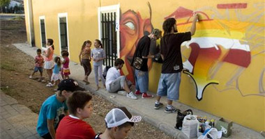 En la margen derecha de las vías del tren de Badajoz: Centro Social el Gurugú