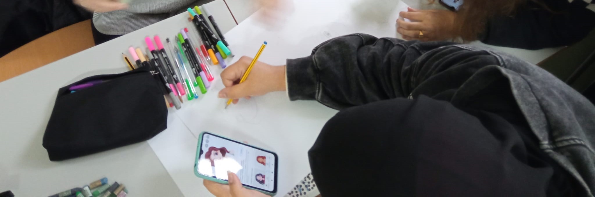 ALUMNADO DEL IES AL-QACERES SE ACERCA A "MURAL MORAL"