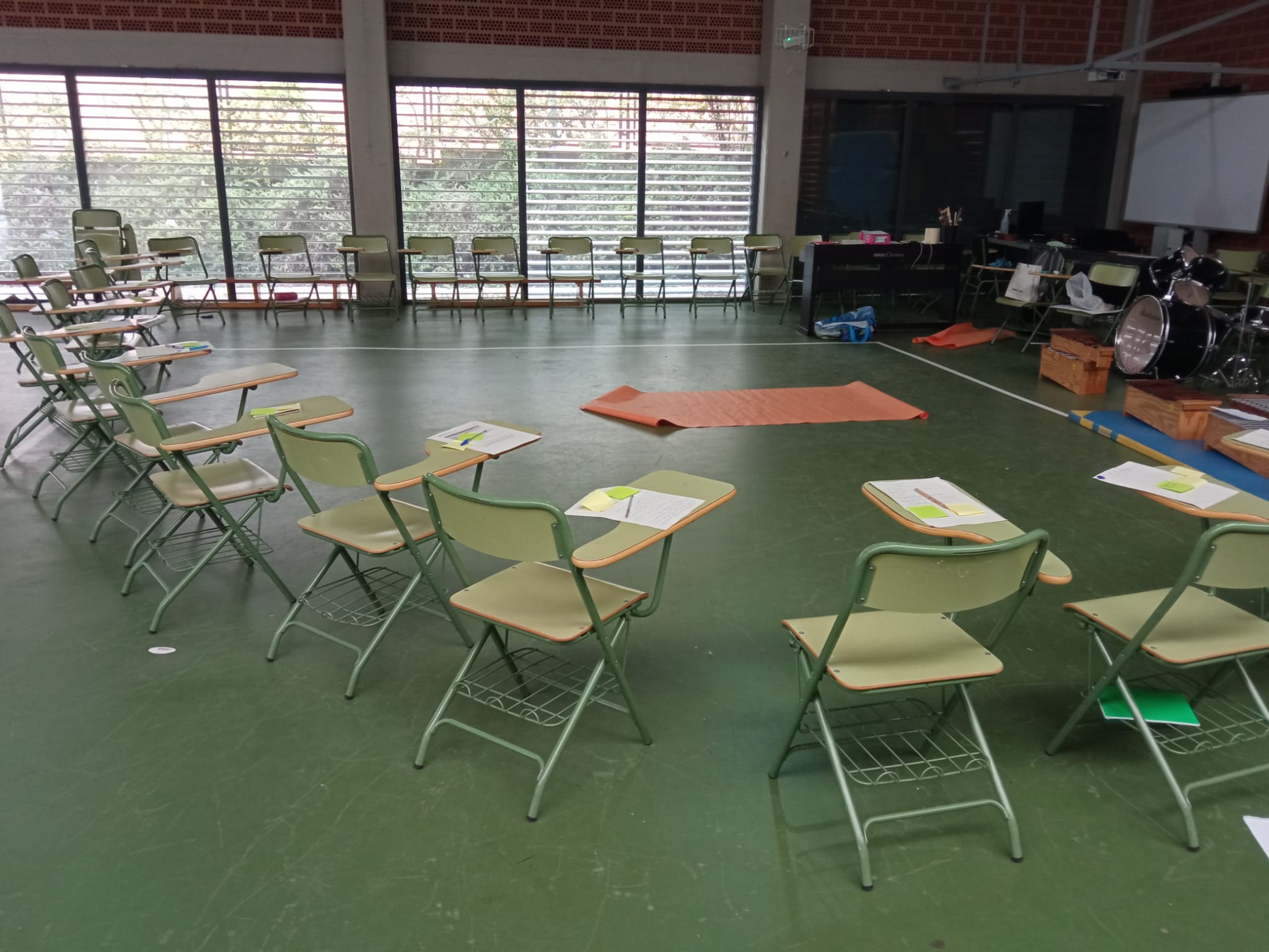 TALLERES DE ALUMNADO ACOMPAÑANTE EN EL IES ARROYO HARNINA DE ALMENDRALEJO